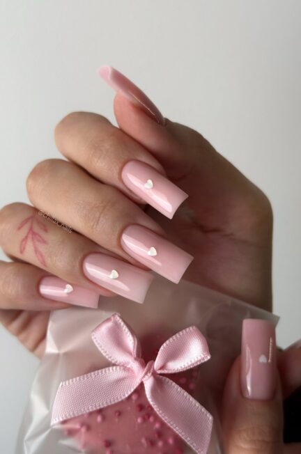 Акуратний манікюр, який доводиться переробляти вже через 3 дні