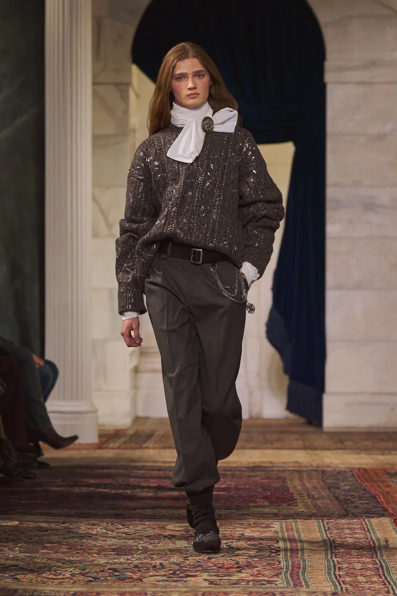 Блискучий светр з бантом-шарфом і широкі штани, Ralph Lauren осінь-зима 2026-2027